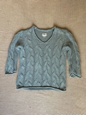 ✰ gray v neck cable knit sweater ✰